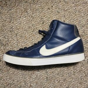 Nike Men's Navy and White High-Top Sneakers Size 9